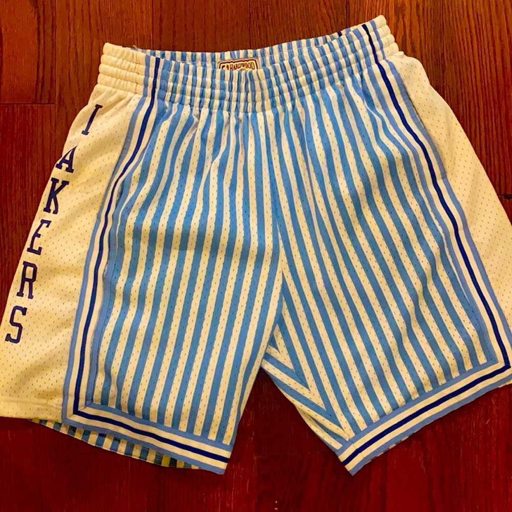 Selling my Throwback 1997-97 Los Angeles Lakers shorts.